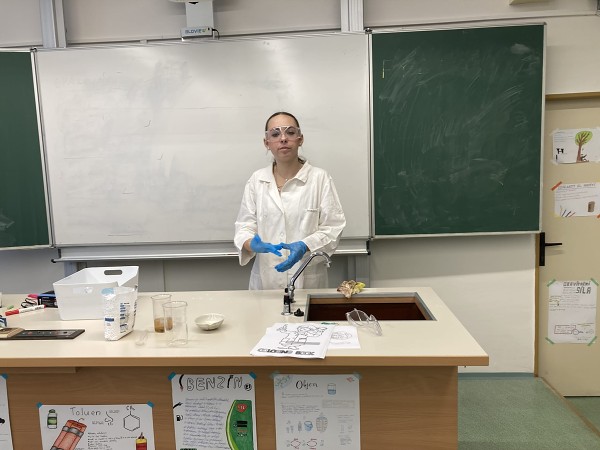 1. B - Chemické hrátky